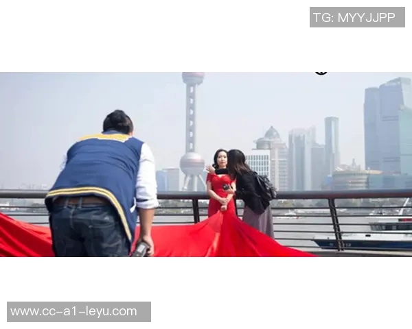 高准翼社媒分享与妻子的浪漫婚纱照甜蜜瞬间引发网友热议